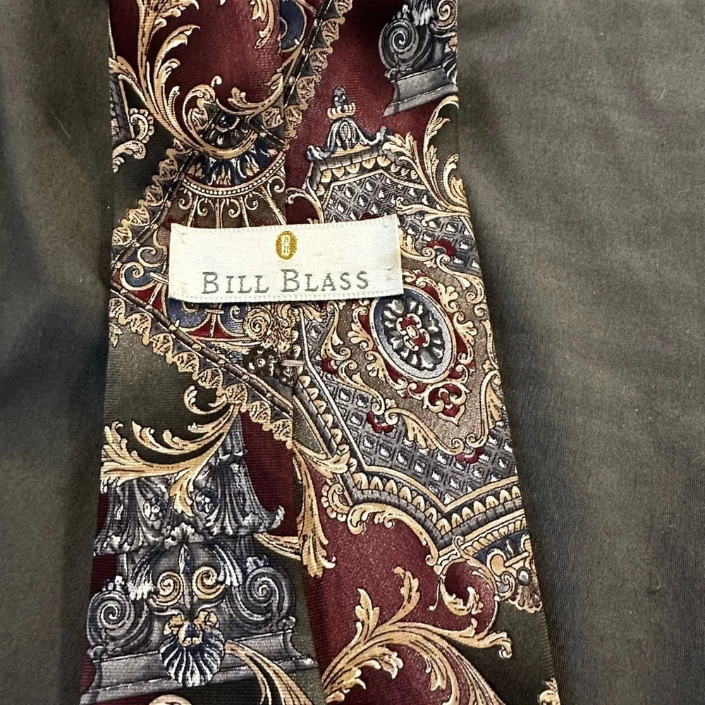 Vintage 70s Bill Blass Silk Tie Baroque Floral Designer ornate Paisley pattern